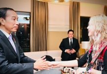 Senangnya Celine Bermain Ukulele di Hadapan Presiden Jokowi