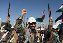 Houthi Tembakkan Rudal Balistik ke Kapal Kargo Milik AS