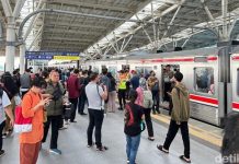 Stasiun Cikini Gangguan Operasional, Penumpang KRL Menumpuk di Manggarai