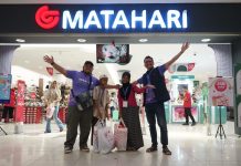 Pekerja Muda Pertamina Ukir Senyum Anak Yatim di Palembang Dengan Ajak Belanja Baju Lebaran