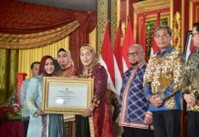 HUT Sumsel ke-78, Pj Gubernur Agus Fatoni Serahkan Berbagai Bantuan dan Penghargaan