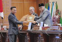 Fraksi – Fraksi DPRD Sumsel Sampaikan Pandangan Umum terhadap 6 Raperda Usul Eksekutif