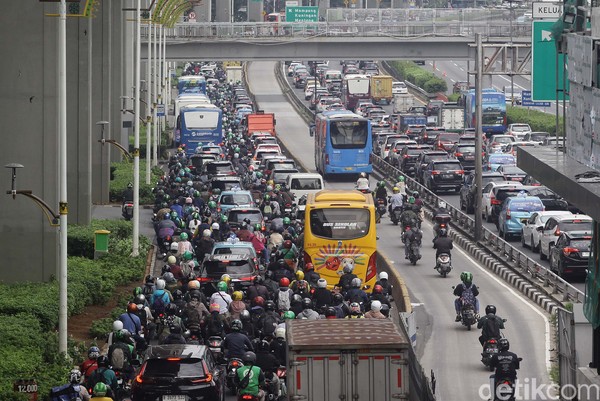 awal-pekan-lalin-jakarta-kembali-macet-3