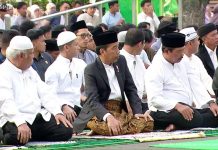 Jokowi Salat Idul Adha di Simpang Lima Semarang