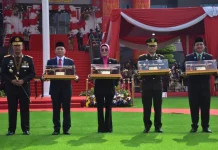 Ketua DPRD Sumsel RA Anita Noeringhati Terima Penghargaan Pada Peringatan HUT Bhayangkara ke 78