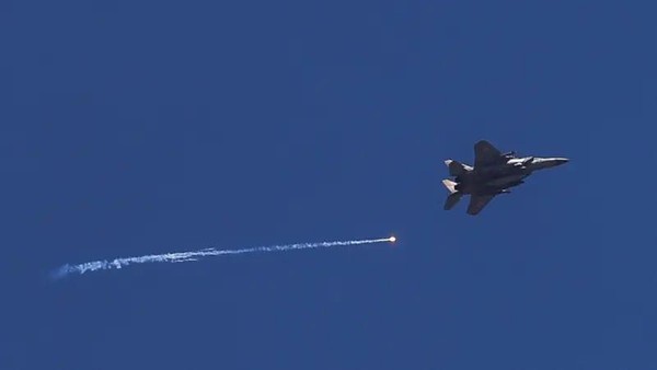 jet-tempur-israel-mengudara-di-dekat-perbatasan-lebanon-saat-serangan-lintas-perbatasan-marak-antara-hizbullah-dan-tel-aviv_169