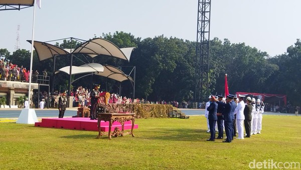 panglima-tni-jenderal-agus-subiyanto-melantik-350-perwira-prajurit-karier-tahun-anggaran-2024-di-mabes-tni-cilangkap-jaktim-ku_169