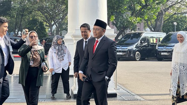 hasan-nasbi-tiba-di-istana-isal-mawardidetikcom_169