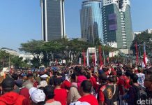 Warga Sengaja Datang Pagi ke Monas Ingin Lihat Kirab Bendera Merah Putih