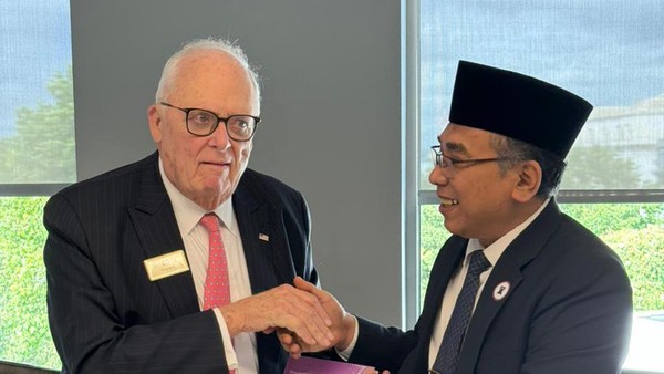 ketum-pbnu-bersama-dr-edwin-fuelner-pendiri-the-hetitage-foundation_169