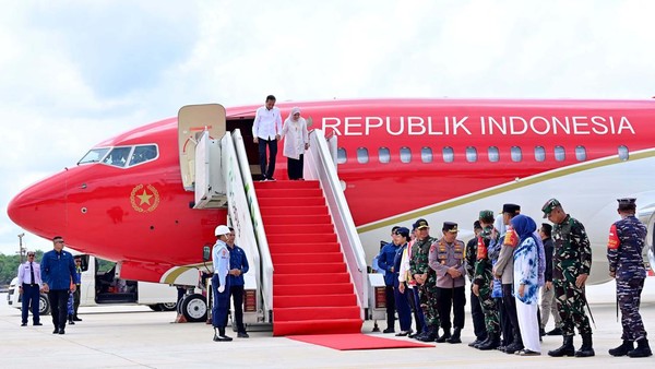 momen-jokowi-tiba-di-bandara-nusantara-ikn_169