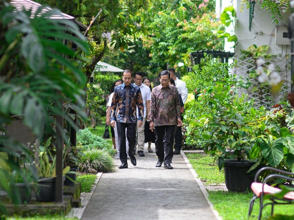 jokowi-sowan-sultan-hb-x-di-keraton-jogja-rabu-1512025-1_43