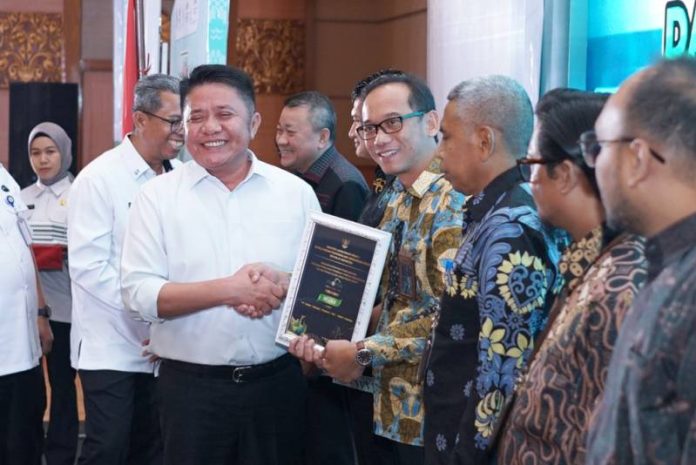 Berkat-Kinerja-Lingkungan-Semen-Baturaja-Terima-Sertifikat-PROPER-Hijau-dari-Pemprov-Sumsel-1030x687