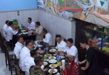 Momen Prabowo, Jokowi, Gibran Makan Bersama di Warung Bakmi Jawa Solo