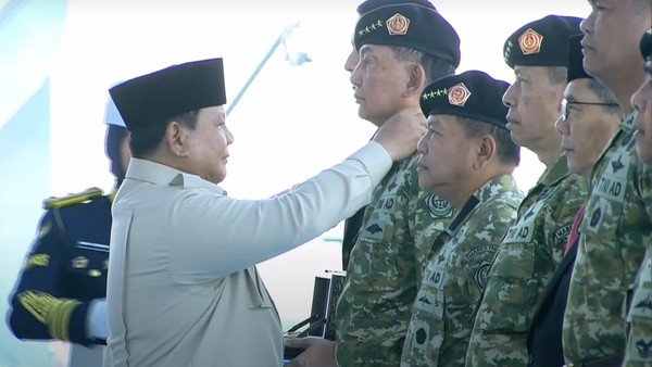 prabowo-anugerahkan-pangkat-jenderal-kehormatan-1754827075118_169