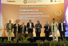 Melalui Transformasi SDM, Semen Baturaja Raih Dua Penghargaan di TOP Human Capital Awards 2025
