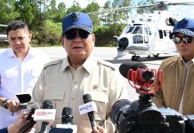 Prabowo Kunjungi Posko Pengungsian Korban Bencana Banjir di Sumut