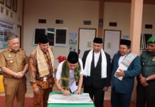 Sekda Edward Candra Lepas Pemakaman Dr. Ekowati Retnaningsih, Birokrat Teladan Pemprov Sumsel