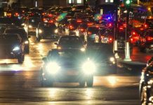 Gampang Silau saat Berkendara Malam Hari? Dokter Mata Sarankan Periksa