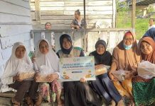 YBM PLN UID S2JB dan GENCAR Bagikan 300 Paket Buka Puasa dan Sahur untuk Warga Palembang