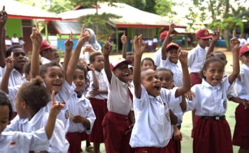 Danantara Indonesia dan PLN Salurkan 5.000 Paket Perlengkapan Sekolah ke Tiga Provinsi di Indonesia