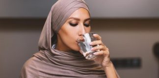 Biar Nggak Cepat Haus Saat Puasa, Segini Takaran Minum Yang Tepat Saat Sahur