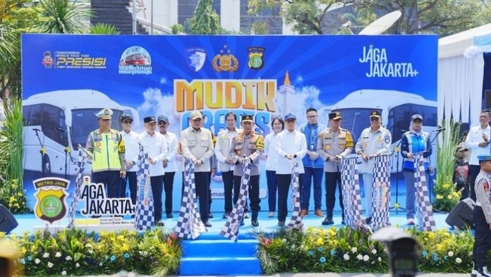 kapolri-lepas-ribuan-pemudik-gratis-polri-presisi-2026-di-polda-metro-jaya-1773806418072_169