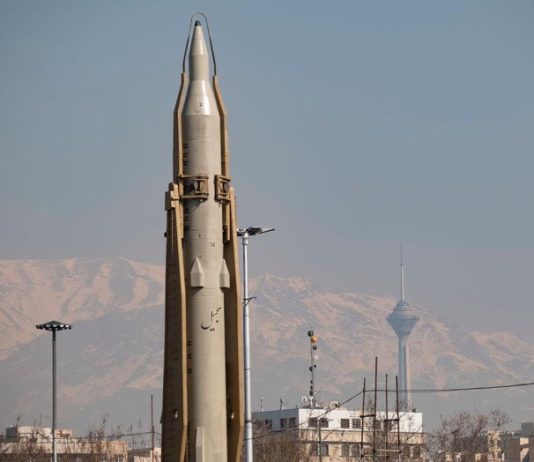 Iran Luncurkan Rudal Canggih Sejjil ke Israel