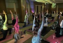 Yoga Berkebaya di Hotel Santika Radial, Cara Elegan Rayakan Semangat Kartini
