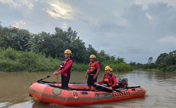 BASARNAS SISIR SUNGAI LEMATANG CARI WARGA YANG DIDUGA HILANG TENGGELAM