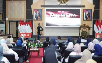 Wagub Sumsel Cik Ujang Soroti Kesejahteraan dan Perlindungan Guru di Seminar Hardiknas 2026