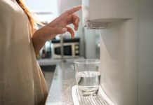 Nggak Semuanya Sehat, Begini Ciri-ciri Air Minum yang Aman Dikonsumsi