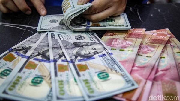 kian-perkasa-dolar-as-gencet-rupiah-ke-rp-18200-1780909349212_169