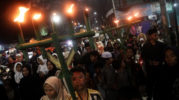 pawai-obor-dan-dondang-sambut-tahun-baru-islam-di-bekasi-1781535633857_169