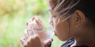 Benarkah Minum Es Bikin ‘Kaget’ Jantung Anak? Dokter Bilang Gini
