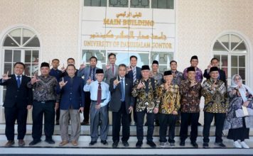 Mudahkan Santri dan Mahasiswa Kirim Paket, JNE Resmikan Sales Counter di UNIDA Gontor