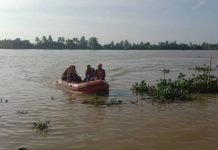 DIDUGA TENGGELAM, BASARNAS TERJUNKAN TIM RESCUE LAKUKAN PENCARIAN