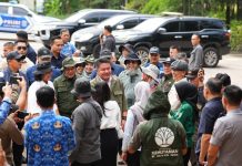 Herman Deru Tanam Pohon Blangeran dan Dorong Percepatan Perbaikan WTP di Kebun Raya Sriwijaya