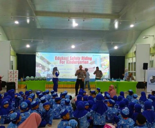 Astra Motor Sumsel Terus Gaungkan #Cari_Aman Melalui Edukasi Safety Riding di Sekolah