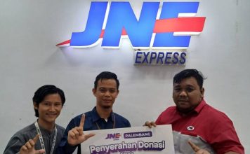 JNE Express Palembang Salurkan Donasi Rp40 Juta untuk Berdayakan UMKM melalui Program Lapak Berkah