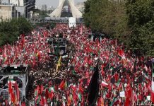 Jutaan Orang Padati Prosesi Pemakaman Khamenei, Unjuk Kekuatan?