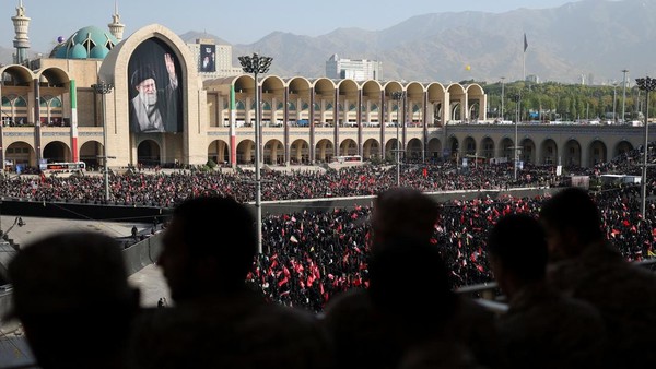 iran-mulai-prosesi-pemakaman-ayatollah-ali-khamenei-ribuan-pelayat-padati-teheran-1783160028597_169