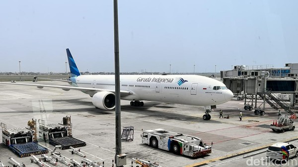 pesawat-garuda-indonesia-di-bandara-soetta_169