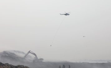 Baru 45% Kebakaran TPA Jatiwaringin yang Padam, Asap Masih Mengepul