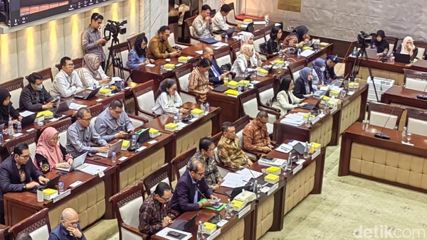 rapat-kerja-komisi-xi-dengan-menteri-keuangan-purbaya-yudhi-sadewa-1784527946184_169