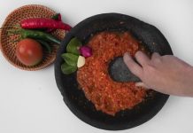 Kebiasaan Ngulek Sambal Bisa Picu Saraf Kejepit, Ini Saran Dokter