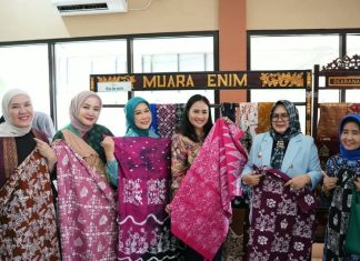 Kunker ke Muara Enim, Feby Herman Deru Apresiasi Produk Lokal Binaan PKK