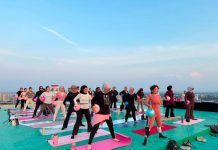 Dari Sunrise hingga Sunset, ARYADUTA Palembang Hadirkan Matt Pilates di Helipad, Pertama dan Satu-Satunya di Palembang