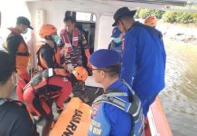 TENGGELAM DI SUNGAI BAUNG, SATU KORBAN DITEMUKAN MENINGGAL DUNIA, SATU KORBAN MASIH DALAM PENCARIAN