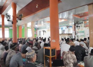 Wagub Sumsel Cik Ujang Apresiasi Kekompakan Warga Kepur, Serahkan Bantuan untuk Masjid dan Masyarakat